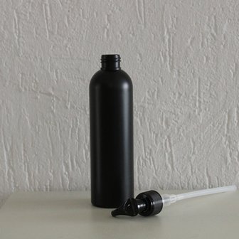 HDPE fles zwart 250 ml + pomp zwart