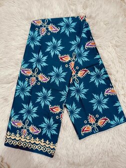 Thaise doek: lichtblauw motief - blauwe achtergrond
