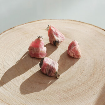 Rhodochrosiet hanger ruw