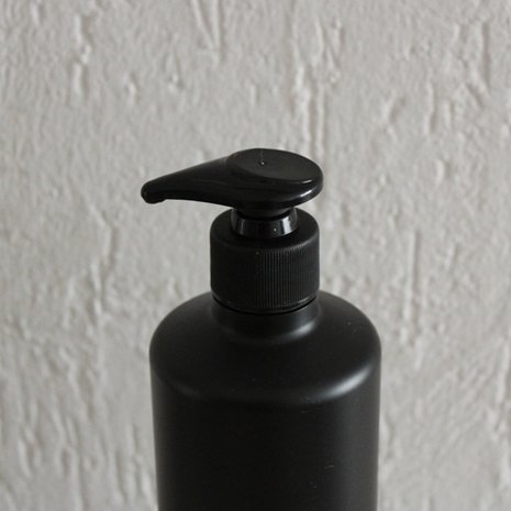 HDPE fles zwart 500 ml + pomp zwart