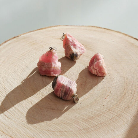 Rhodochrosiet hanger ruw