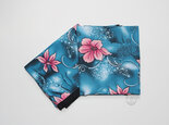 Thaise-doek-nr-3-blauw-&amp;-roze-bloemen