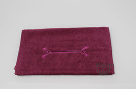 Gastendoek aubergine met neusuitsparing