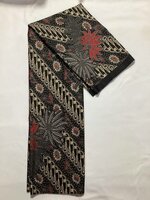 Thaise doek: motieven op een zwarte achtergrond