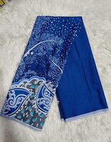 Thaise doek: motieven en stippen - blauwe achtergrond